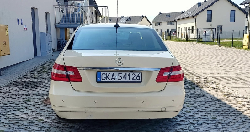 Mercedes-Benz Klasa E cena 36900 przebieg: 345000, rok produkcji 2011 z Strumień małe 154